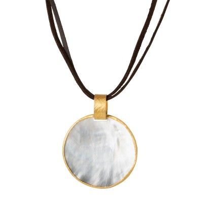 Necklace with pearl pendant